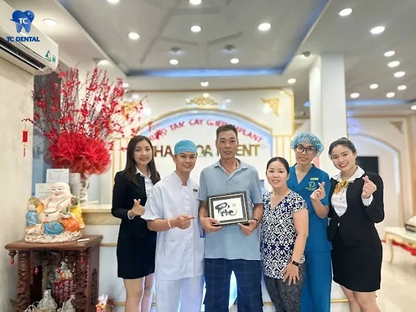 Khách hàng điều trị tại Nha khoa I-Dent