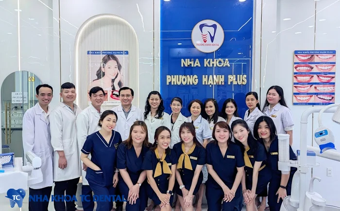 Đội ngũ bác sĩ nhân viên tại nha khoa Phương Hạnh