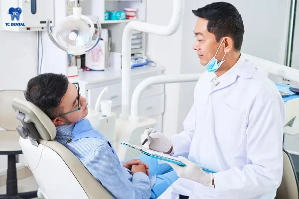 Thông báo với bác sĩ về tình trạng bệnh lý và vấn đề dùng thuốc hoặc dị ứng